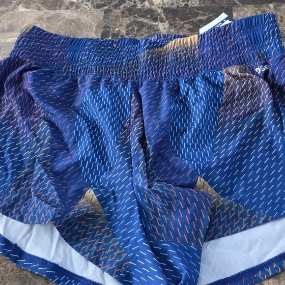 DSG Pants - Womens Medium DSG  High Rise Stride Shorts Nwt